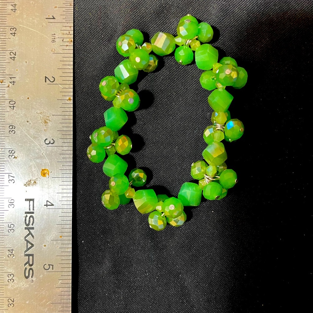 Green crystal bead stretch bracelet